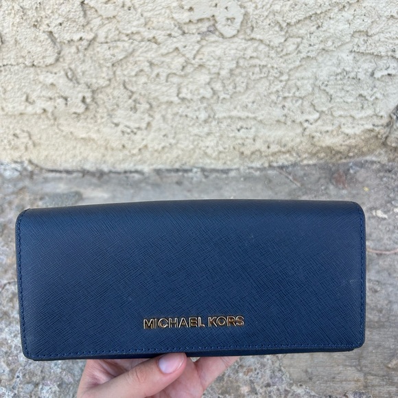 Michael Kors Navy Wallet - Picture 1 of 5